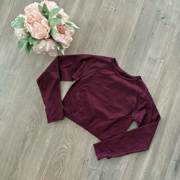 🦃5 for $25🦃 SHEIN Burgundy Perforated Long Sleeve Athletic Crop Top - Picture 2 of 4